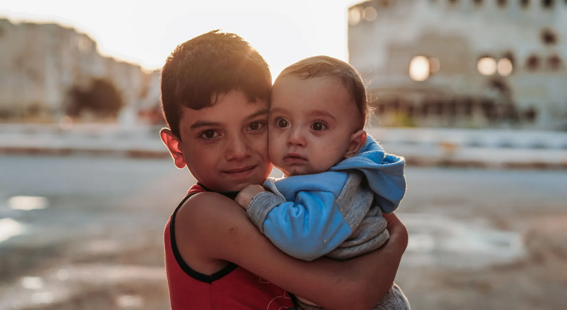 Hamza en broertje Andullah in Syrie