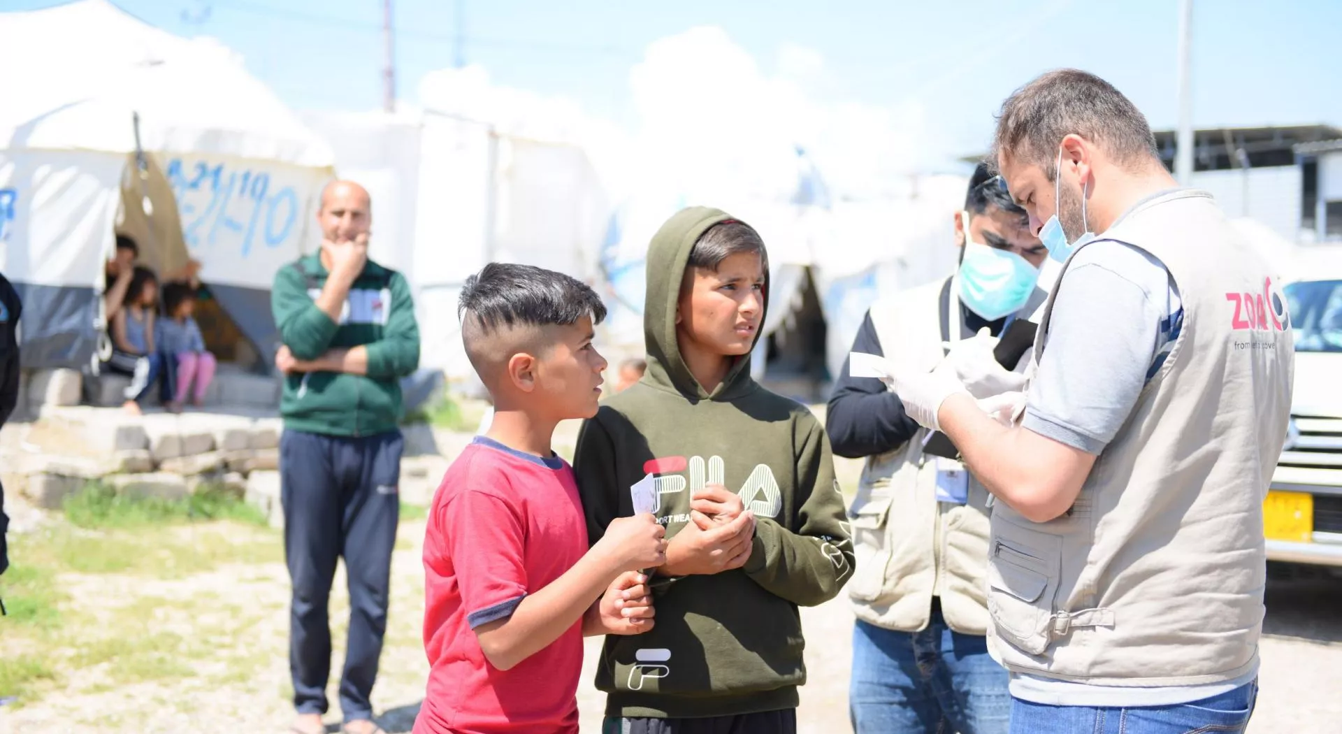 ZOA-medewerkers in gesprek in een vluchtelingenkamp in Irak
