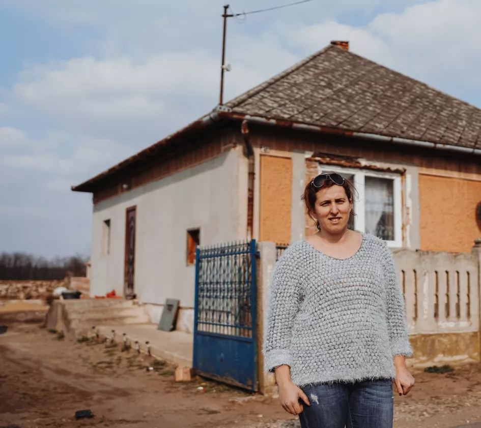 Kinga vangt 11 vluchtelingen op in haar kleine huis