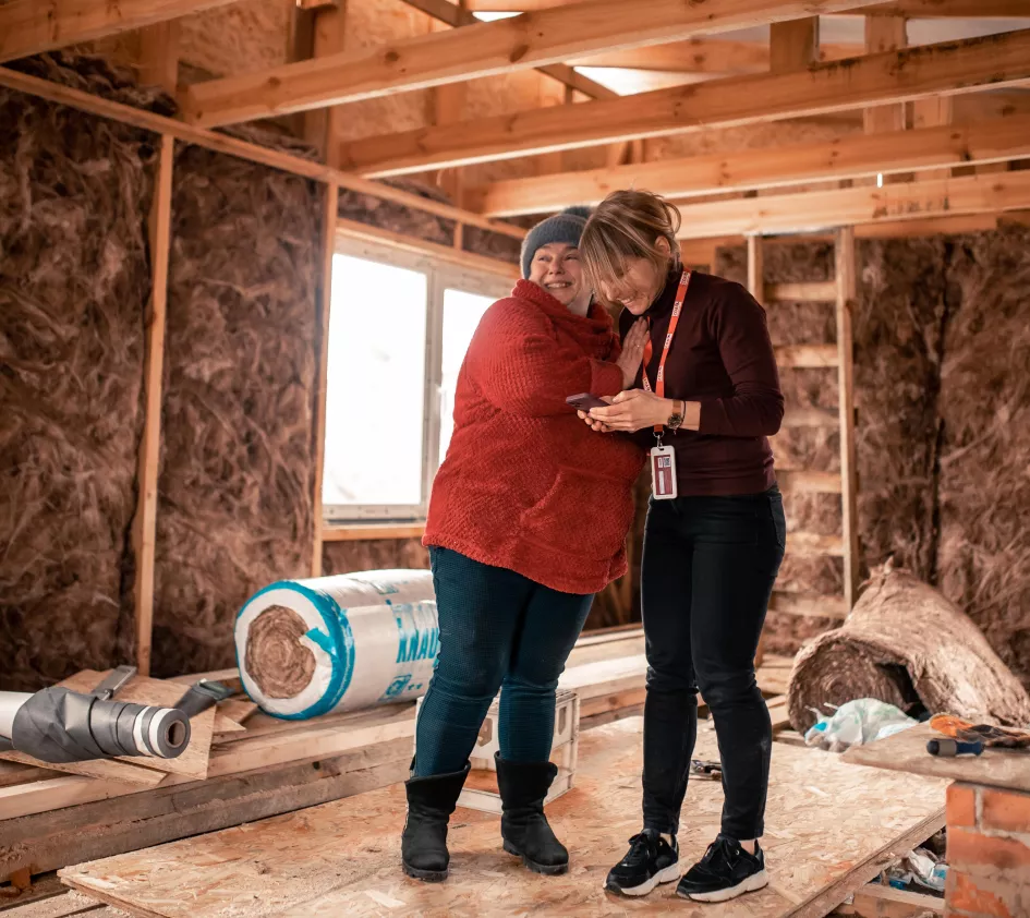 ZOA employee together with a Ukrainian beneficiary