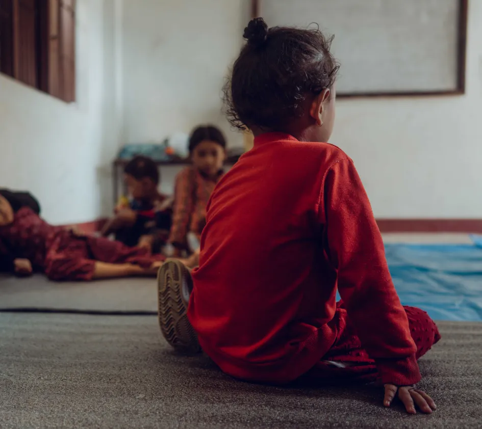 Jongetje in Nepal, wees door de ramp