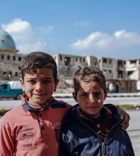 Hamza en zijn broertje in Syrië