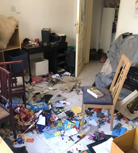 De geplunderde woning