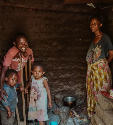 Pascal met zijn vrouw en kinderen in huis