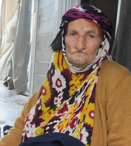 Oude vrouw in Bardarash