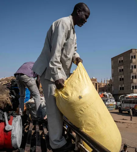Sudan: Voedsel uitdelen