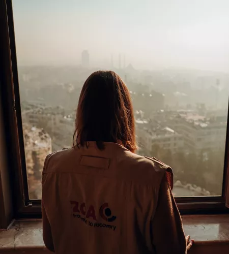 Marjanne kijkt uit over Aleppo