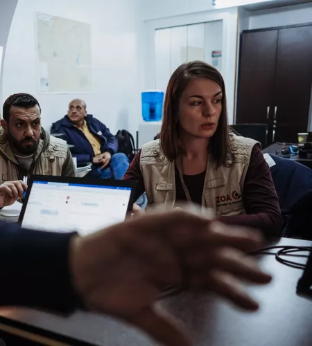 ZOA medewerkers in overleg