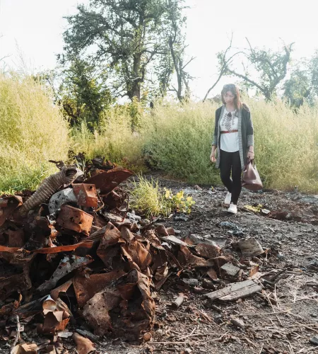 Yuliia Britan bij brokstukken