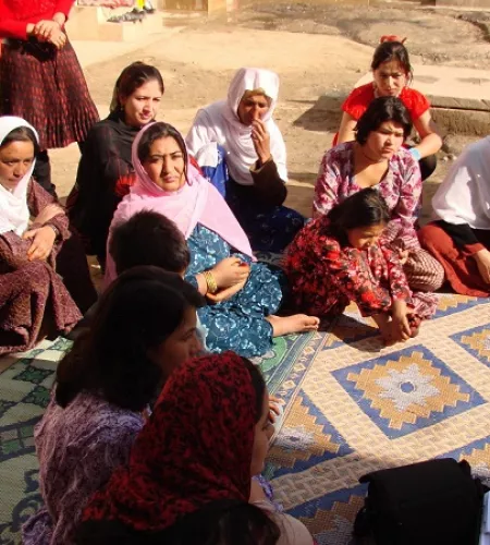 Frauenrechte in Afghanistan: Eine Gruppe von Frauen einer Frauenselbsthilfegruppe