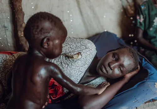 Een moeder en kind in Zuid-Sudan