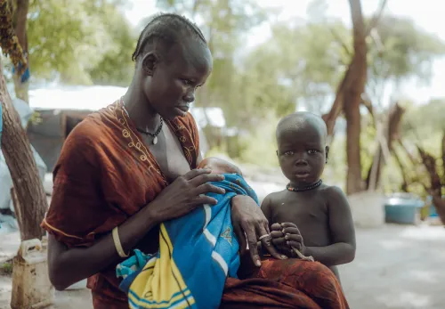 Nyajima en haar kinderen in Zuid-Sudan