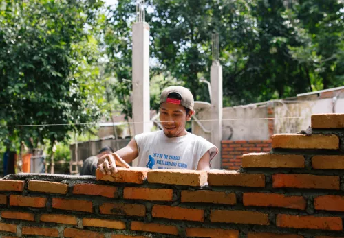 Häuserbau auf Indonesien