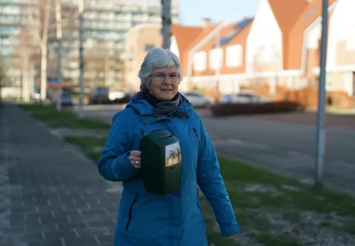 Lies Kaptein collecteert