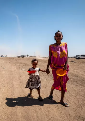 Moeder en kind op de vlucht vanuit Ethiopie 